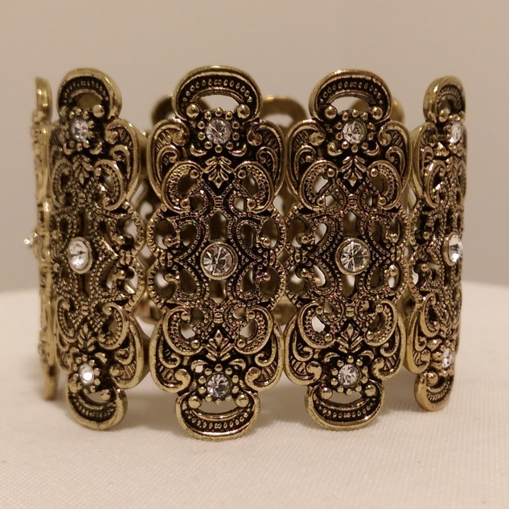 Beautiful Stretch Cuff Bracelet with Rhinestones